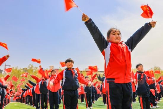 《年会不能停》彩蛋揭秘：董润年再现汪峰风采